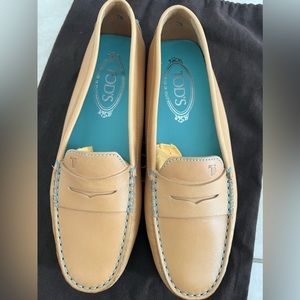 Women’s Tods size 7.5